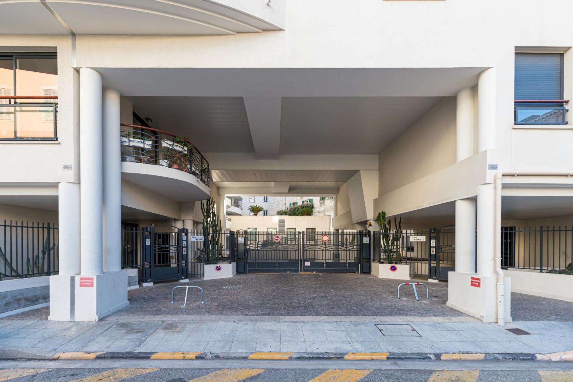 Nice 1 Bedroom Downtown Carre D'Or With Garage Екстер'єр фото
