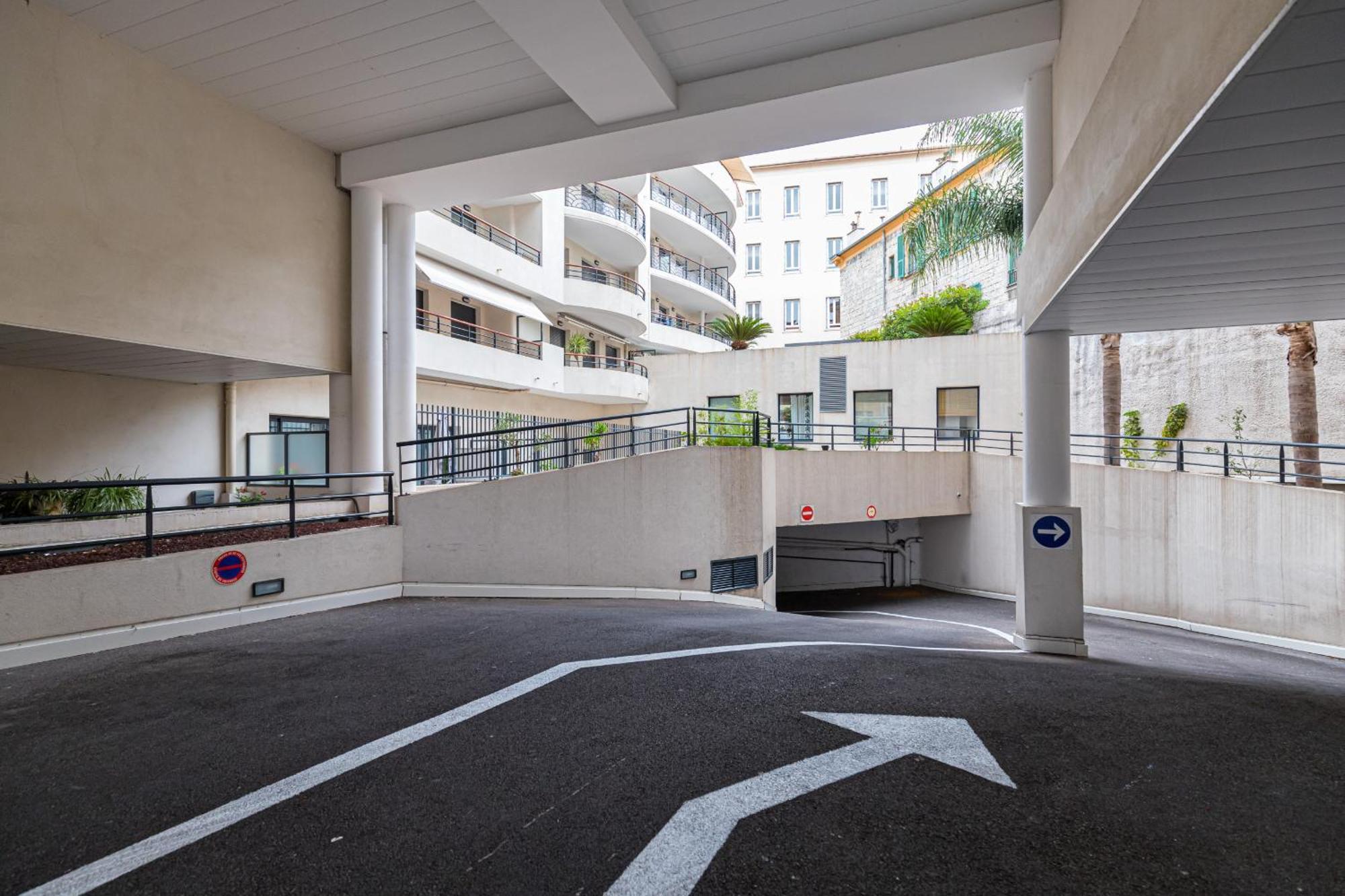 Nice 1 Bedroom Downtown Carre D'Or With Garage Екстер'єр фото