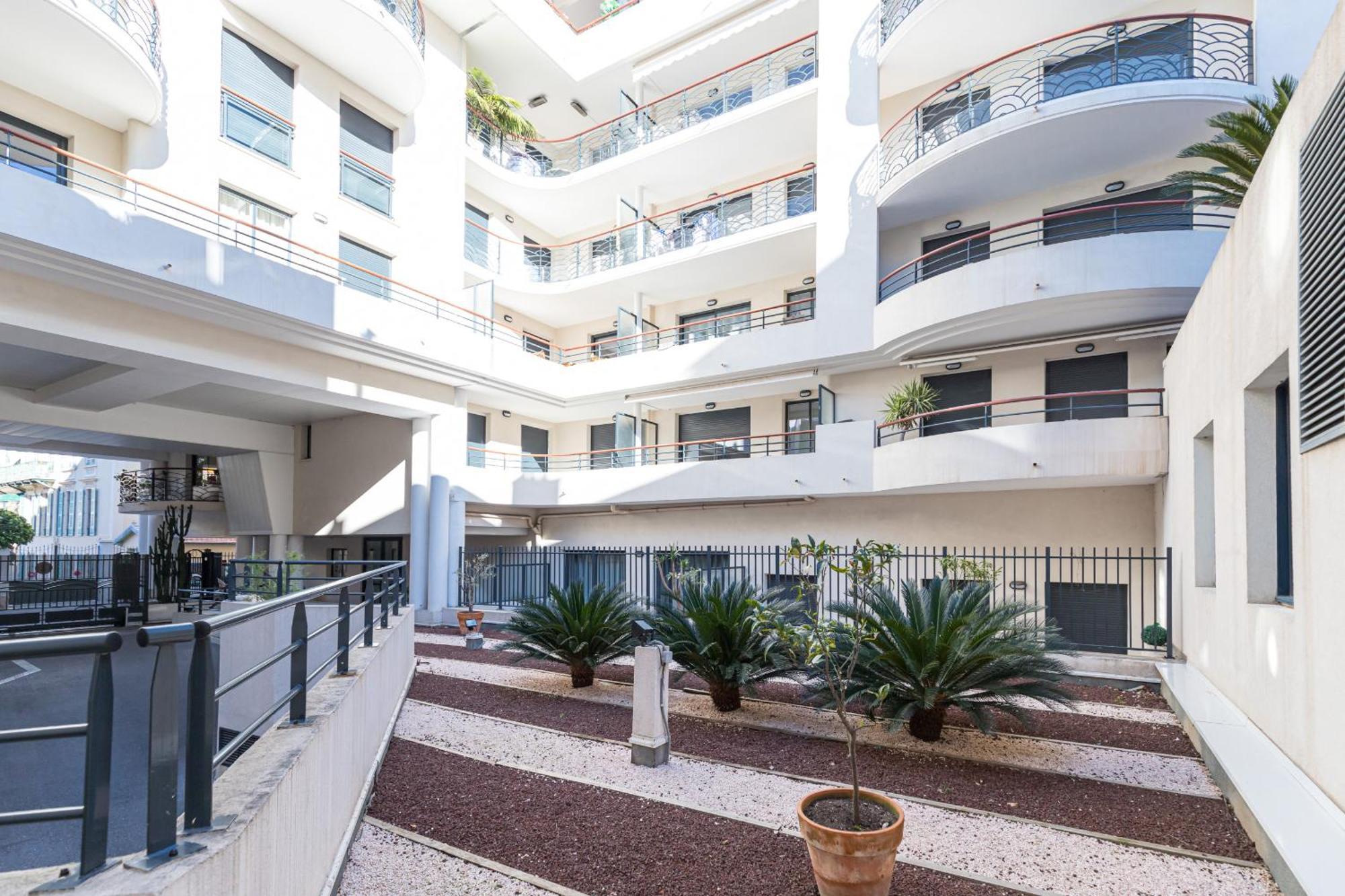 Nice 1 Bedroom Downtown Carre D'Or With Garage Екстер'єр фото