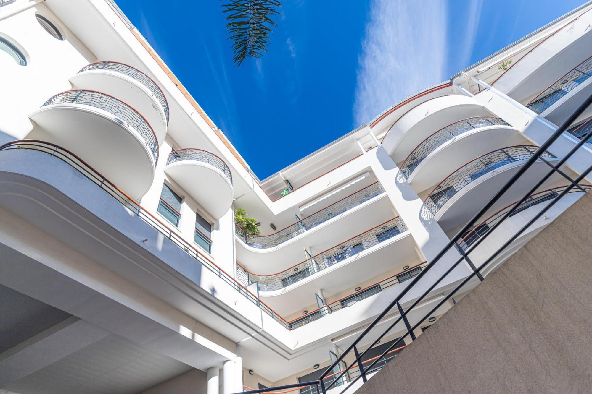 Nice 1 Bedroom Downtown Carre D'Or With Garage Екстер'єр фото